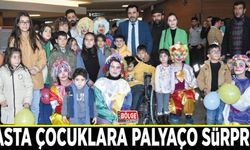 Hasta çocuklara palyaço sürprizi