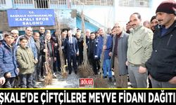 Başkale'de çiftçilere meyve fidanı dağıtıldı