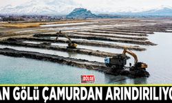 Van Gölü çamurdan arındırılıyor