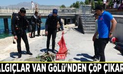 Dalgıçlar Van Gölü'nden çöp çıkardı