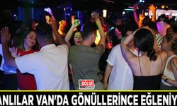İranlılar Van'da gönüllerince eğleniyor