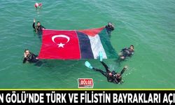 Van Gölü'nde Türk ve Filistin bayrakları açıldı