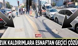 Bozuk kaldırımlara esnaftan geçici çözüm…