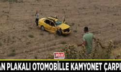 İran plakalı otomobille kamyonet çarpıştı