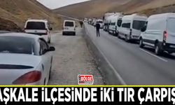 Başkale'de iki TIR çarpıştı