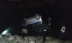 Van'da kamyonet göle uçtu: 2 yaralı