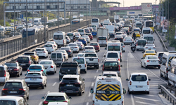 Trafiğe kayıtlı motorlu kara taşıtları 2023 yılında 348 milyar 115 milyon km yol katetti