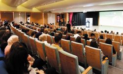 Eczacılıkta gelecek Van YYÜ'de konuşuldu
