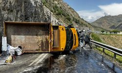 Hakkari-Van yolunda kaza: 2 yaralı