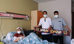 Vanspor'lu futbolculardan lösemili çocuklara ziyaret...Vanspor'lu futbolculardan lösemili çocuklara ziyaret..