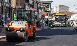 Erciş'te sıcak asfalt çalışması yapıldı