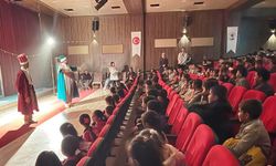 Gürpınarlı çocuklar ilk kez tiyatroyla buluştu