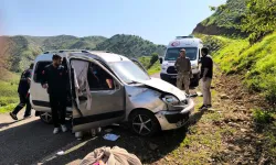 Vanlı Aile Bingöl’de Kaza Yaptı, 3’ü Çocuk 5 Yaralı