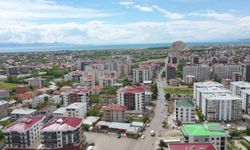 Van’da Sıcak Hava Alarmı: Uzmanlardan Sıvı Tüketimi ve Beslenme Uyarısı