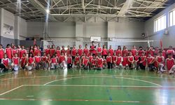 Van Büyükşehir Belediyespor geleceğin voleybolcularını yetiştiriyor