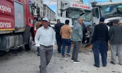Çaldıran’da Tır Sulama Tankerine Çarptı: 1 Yaralı