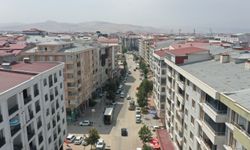 Van Büyükşehir Belediyesi Suvaroğlu Caddesini yeniliyor
