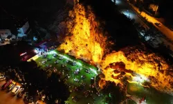 Depremle açığa çıkan termal su doğal traverten oluşturdu