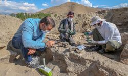 Gürpınar İremir Höyüğü'ndeki İlk Kazılarda Erken Tunç Çağı Kalıntıları Arkeologları Heyecanlandırdı