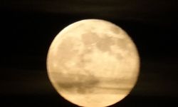 Van Semalarında Kartpostallık Görüntü: Şişkin Ay Göz Kamaştırdı