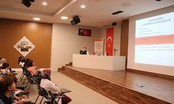 Fethi Sekin Şehir Hastanesi’nde Antimikrobiyal Farkındalık Eğitimi Gerçekleştirildi