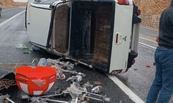 Kaygan Yolda Kontrolü Kaybeden Kamyonet Devrildi