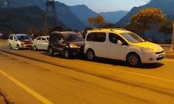 Hakkari’de Zincirleme Kaza: 4 Araçta Maddi Hasar Oluştu