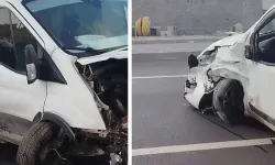 Otomobil ile Minibüs Çarpıştı: 13'ü çocuk 19 yaralı