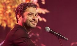 Uzak Şehir'in Cihan'ı Ozan Akbaba Hem Çaldı, Hem Söyledi!