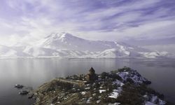 Van'daki bu esrarengiz tepenin sırrı yıllardır merak ediliyor! Efsanesi ise yürek burkuyor...