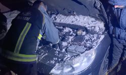 Van'da Seyir Halindeki Otomobilin Motoru Alev Aldı