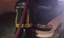 Van'da Seyir Halindeki Otomobilde Yangın