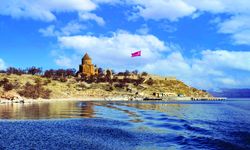 Yerli Turistlerden Akdamar Kilisesi İçin Çağrı: “Tarihi Yapıya Daha Fazla Özen Gösterilmeli”