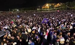 Van’da Koma Amed Rüzgarı: Binlerce Kişi Miting Alanında Buluştu