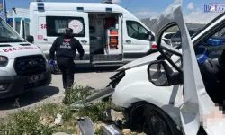 SON DAKİKA - Van’da İki Otomobil çarpıştı: 4 ölü, 2 yaralı