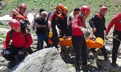 Kayalıklarda Mahsur Kaldı, Askeri Helikopterle Kurtarıldı
