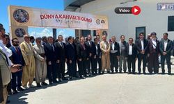 Van Sahili’nde Dünya Kahvaltı Günü Coşkusu: Uluslararası Katılımla Barış ve Kardeşlik Sofrası Kuruldu