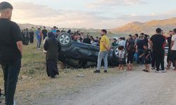 Van'da araç takla attı: 3 yaralı