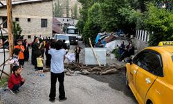 Hakkari Kayyumuna Tepki: Mahalleli Barikat Kurup Yolu Kapattı