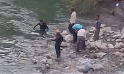Serinlemek için dereye giren 3 kardeşten biri öldü, biri kayıp