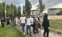 Van'da Özgürlük Mitingi Başladı: Yurttaşlar Alana Gelmeye Başladı