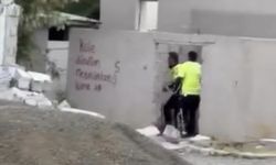 İki trafik polisinin bir kişiyi darbettiği iddiası: görüntüler ortaya çıktı