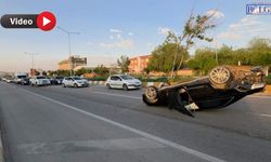Van’da Otomobil Takla Attı: 2 Kişi Yaralandı, Trafik Kitlendi
