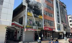 Van’da Korkutan Yangın! İş Merkezinde Yangın Çıktı, 2 Kişi Çatıda Mahsur Kaldı