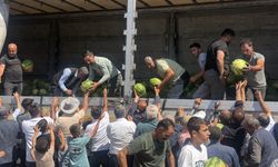 Hayırsever çiftçi 30 ton karpuzu ücretsiz dağıttı