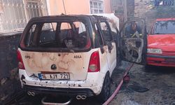 Van'da geceyi aydınlatan alevler! Park halindeki kamyonet küle döndü