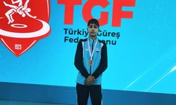 Eleşkirt'ten Türkiye'ye şampiyon çıktı! Berat Çelik altın madalyayla zirveye çıktı
