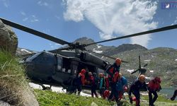 Zirvede Korku Dolu Saatler! Verçenik Dağı'nda Yaralanan Kadın Dağcı Helikopterle Kurtarıldı