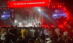 Van Kültür Yolu Festivali'nde Simge rüzgarı: Binlerce kişi coştu