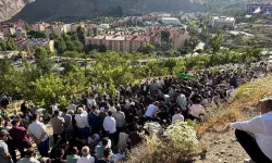 Hakkari'deki kazada hayatını kaybeden genç dualarla uğurlandı